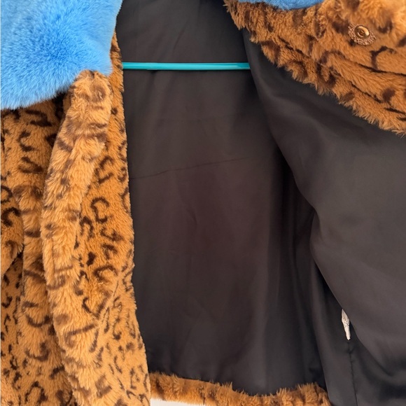 Faux Fur Leopard Jacket with Blue Collar - Picture 3 of 3